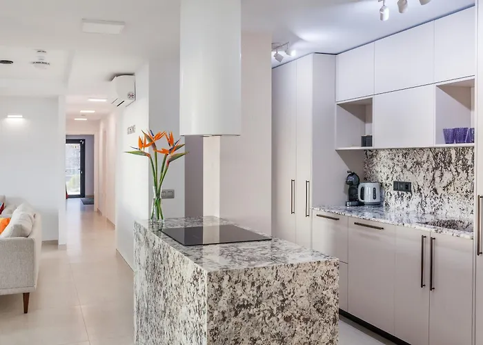 Presidential 350m2 Bellavista On One Level,private Spa&heated Pool דירה אדחה